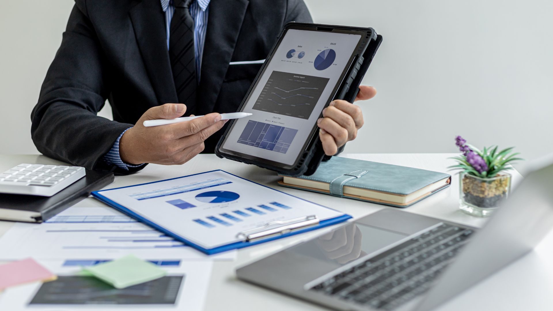 sales commission tracker featured image