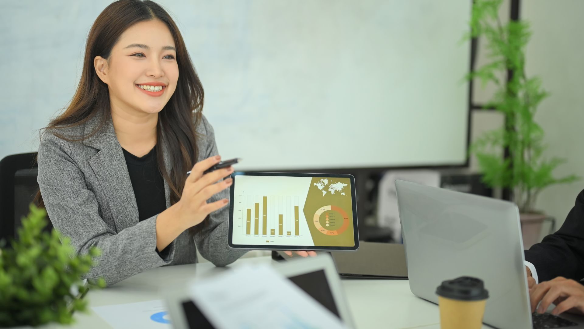 salesperson compensation featured image salesperson compensation featured image