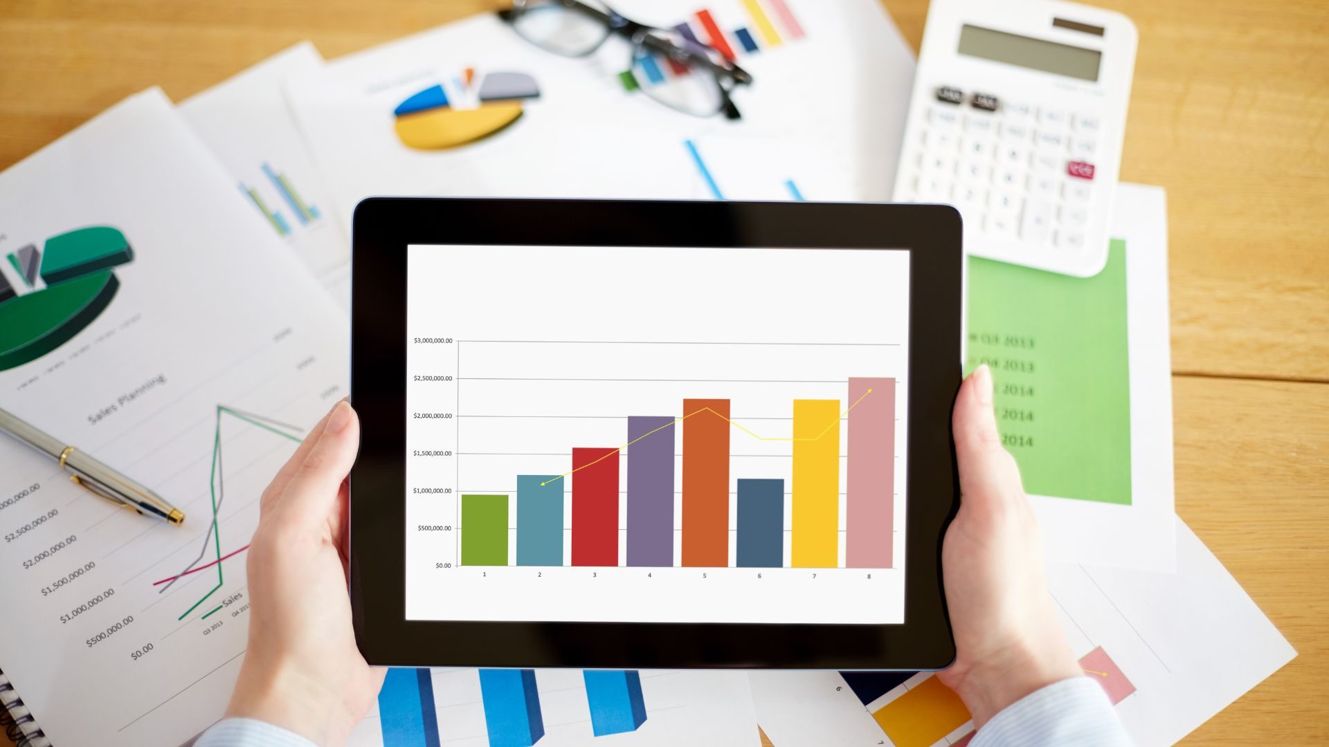 sales comp benchmarks featured image sales comp benchmarks featured image