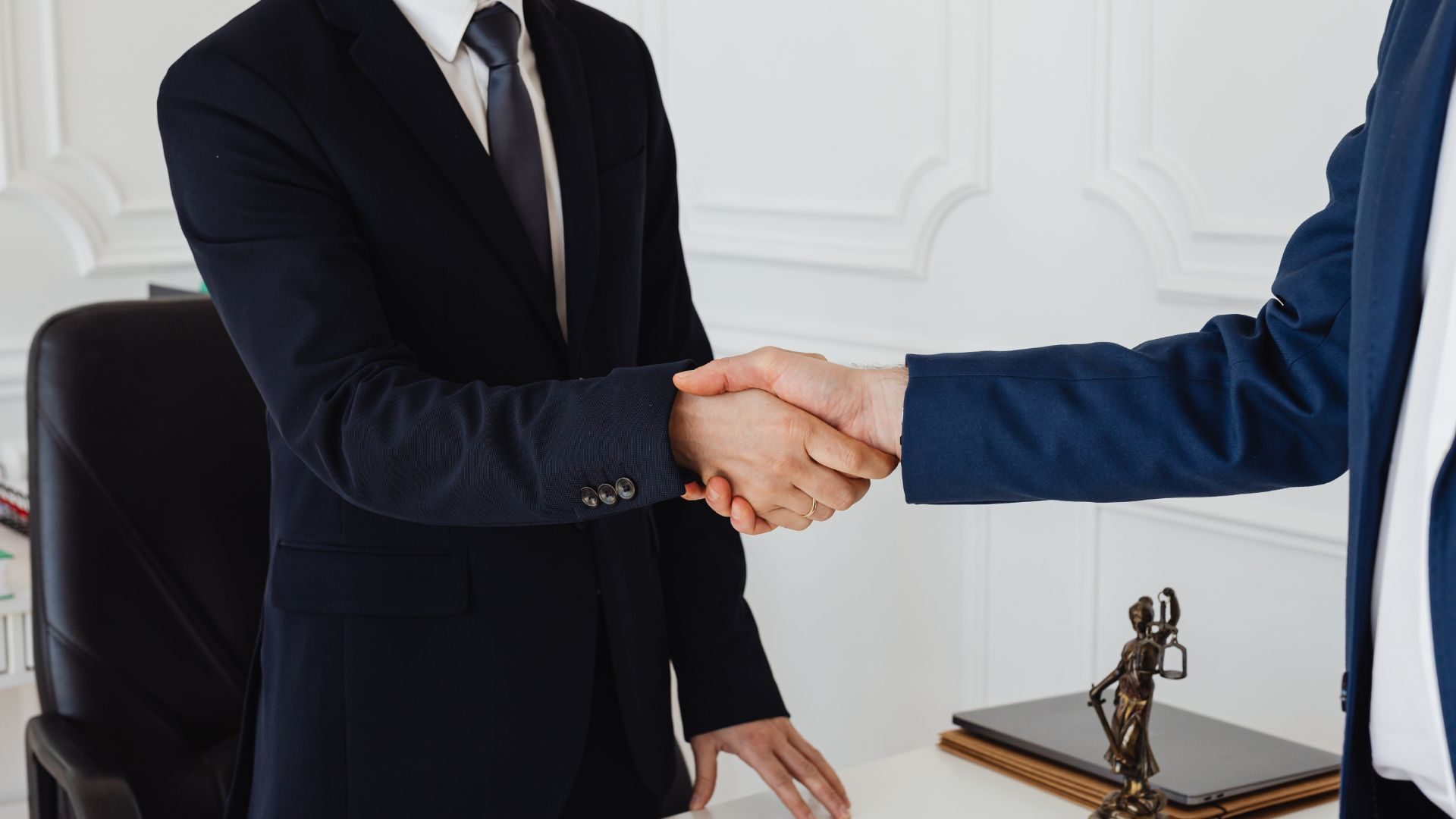 sales manager pay featured image sales manager pay featured image