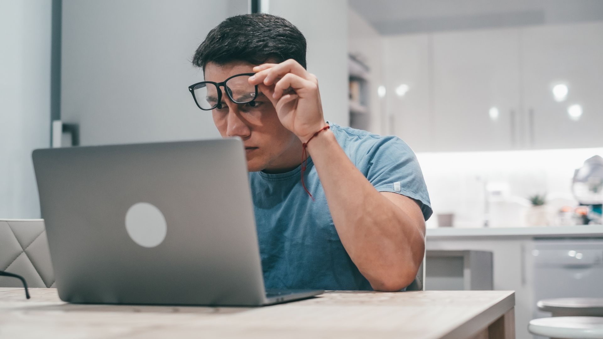 Compensation expectations that actually retain sales agents Compensation expectations that actually retain sales agents